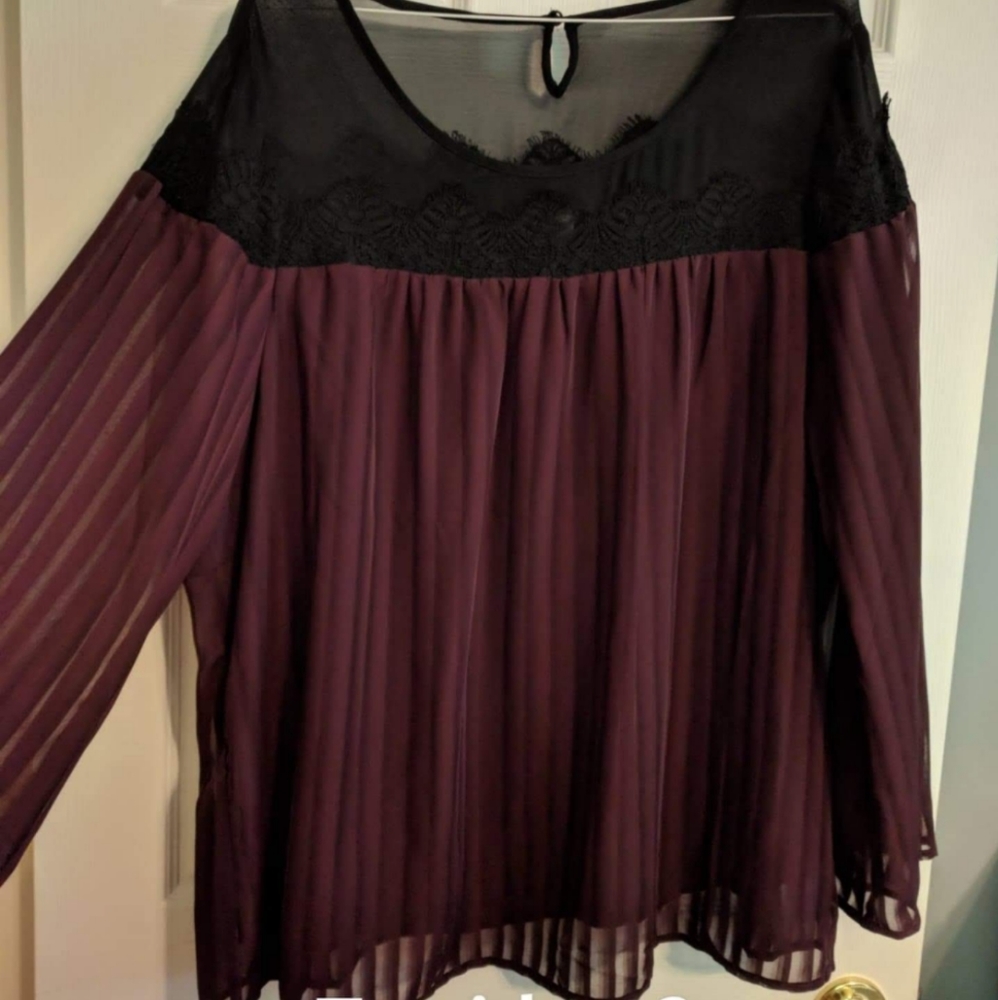Torrid, sz 3, wine colored blouse